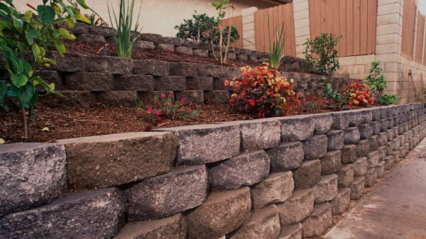Professional Retaining Wall Construction in Bloomington, IL